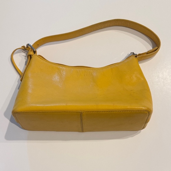 HOBO Handbags - Good Condition Hobo Yellow Leather Shoulder Bag